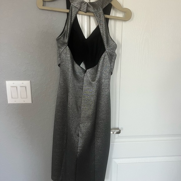 Beautiful never worn woman’s dress size 2 - Picture 2 of 5